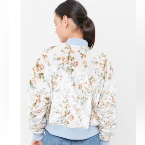 COPY - Urban Outfitters Cara Reversible Floral Bomber Jacket - Picture 4 of 6